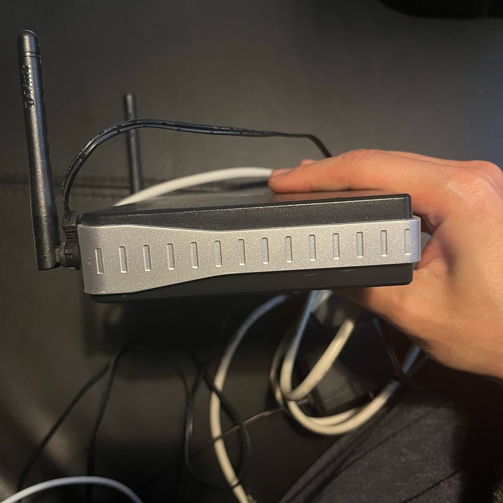 D-Link N300 DIR-615 Router - Picture 6 of 8